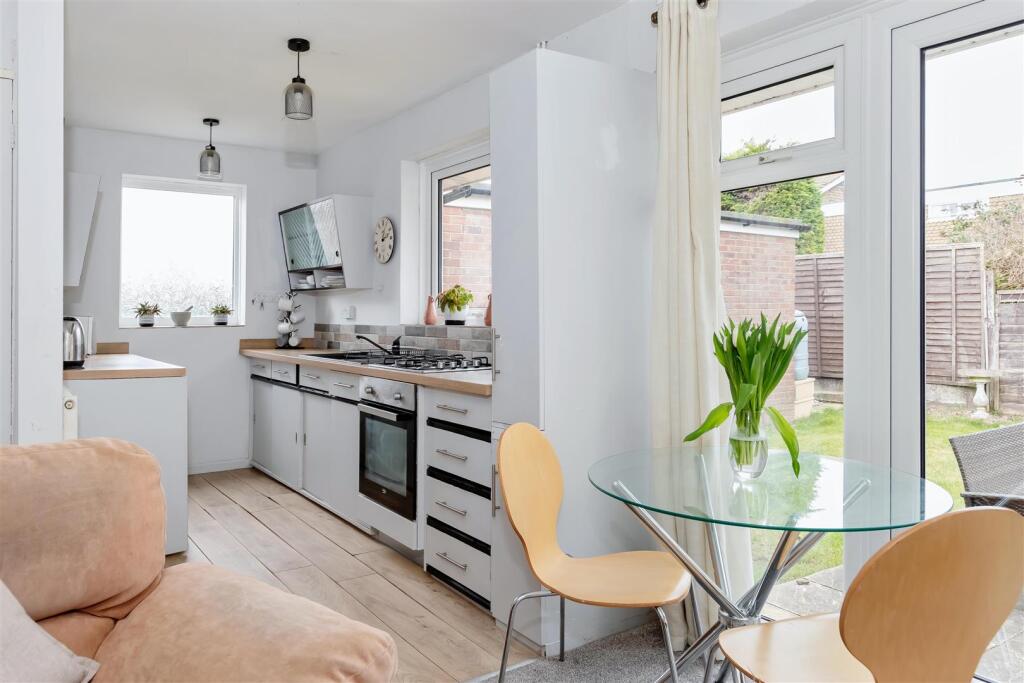 Henfield Close_14.jpg