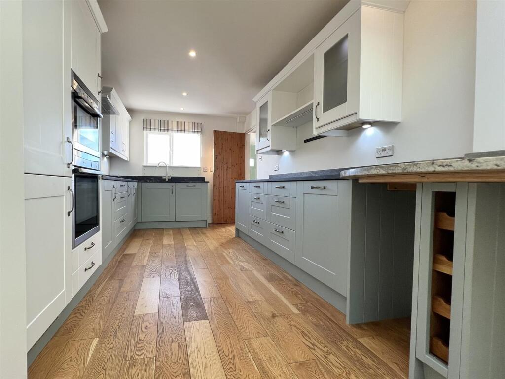 Kitchen 3.jpg