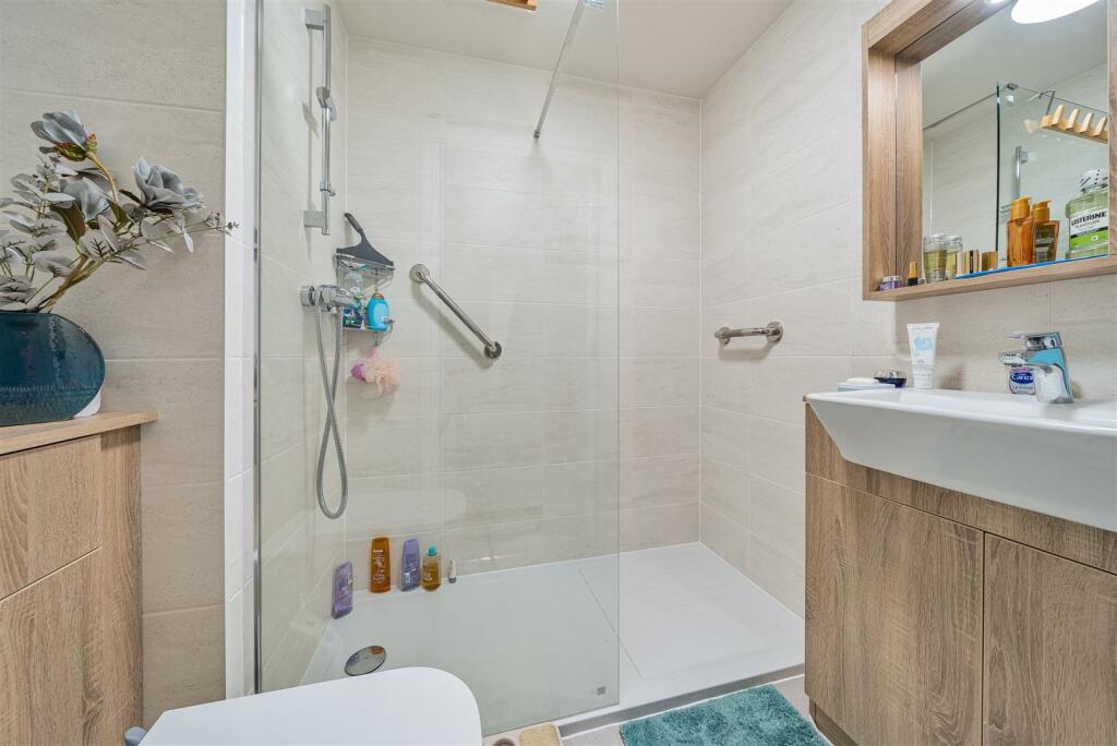 Shower Room.jpg