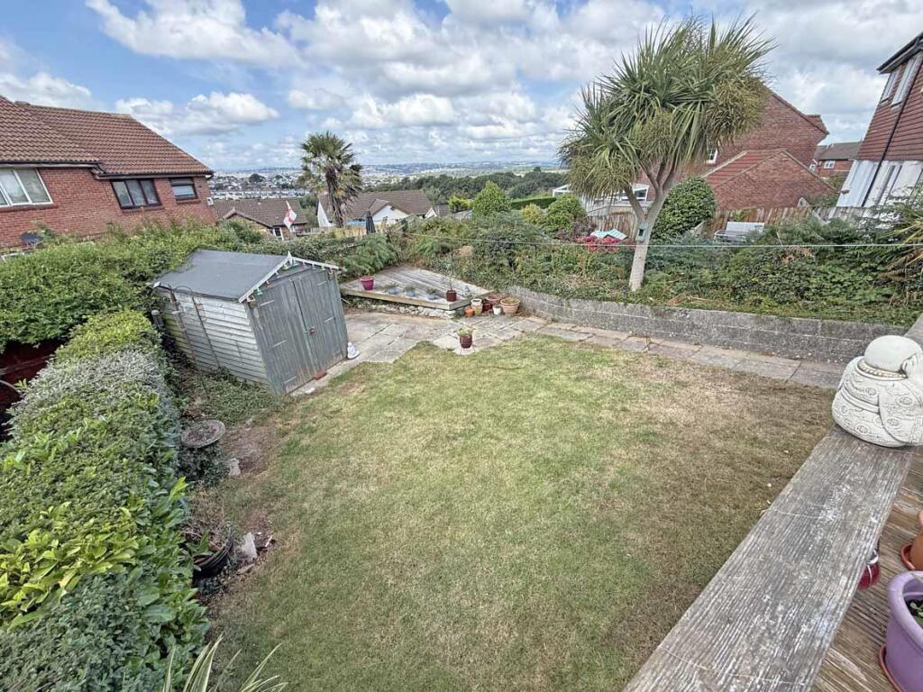 Battershall Close 9 - Garden 3.jpg