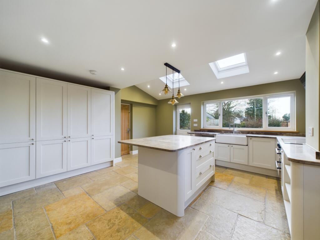 CAM02023G0-PR0113-STILL001