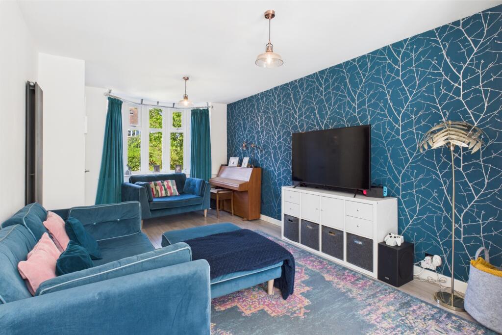 CAM03162G0-PR0260-STILL006