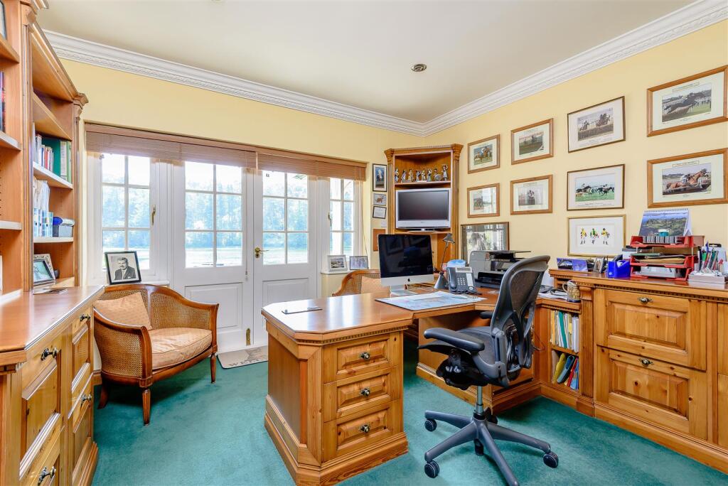 8389492-interior06.jpg