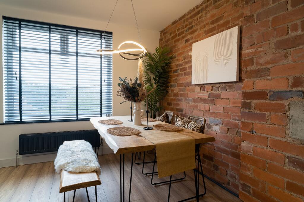 OPEN PLAN KITCHEN, DINING ROOM AND LIVING ROOM