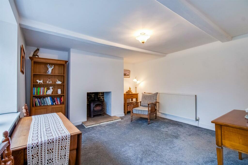 SITTING/DINING ROOM
