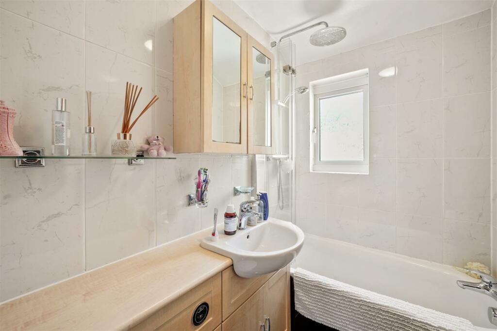 30 Gresham Road - KJ9eIjXsvtaKF7vTKark.jpg