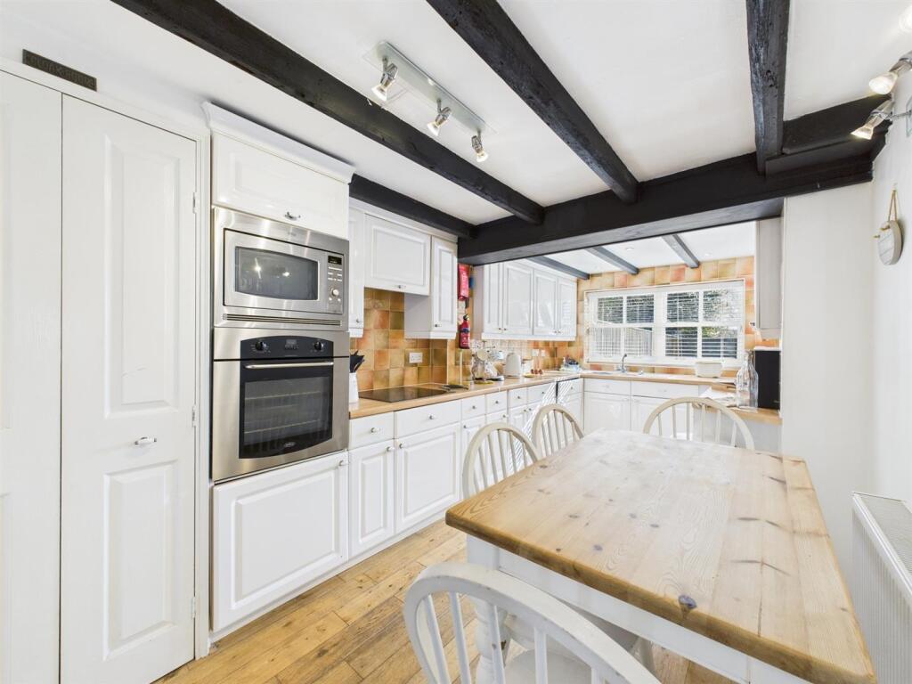 Kitchen: