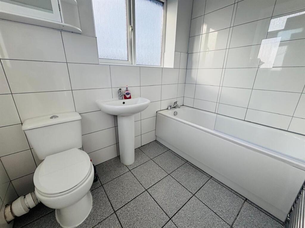 Bathroom / WC: