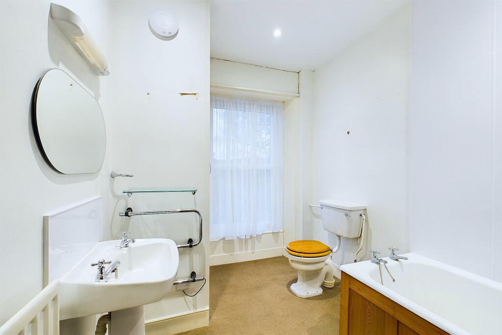 CAM04201G0-PR0030-STILL026