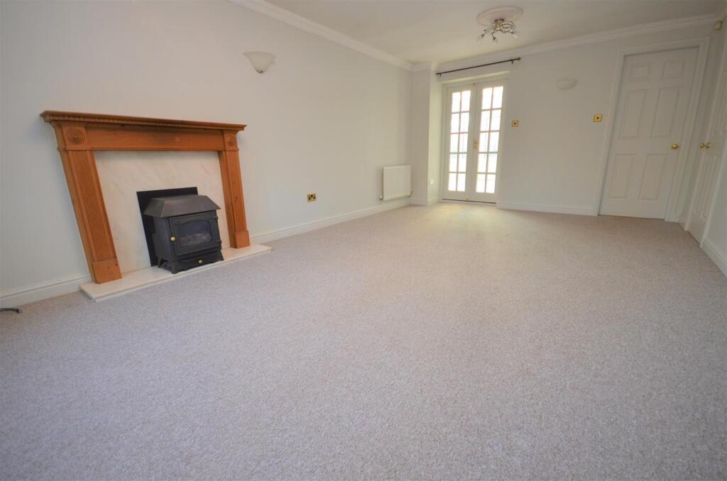 LIVING ROOM 2.jpg