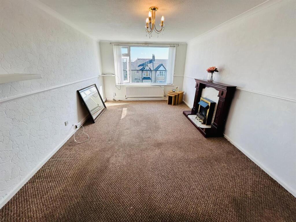 WhatsApp Image 2025-03-19 at 22.52.04 (3).jpeg