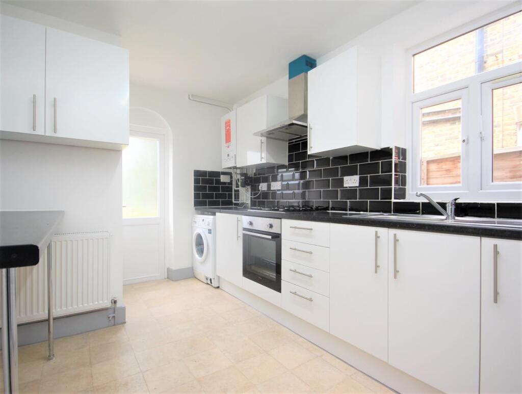 Kitchen 1.JPG