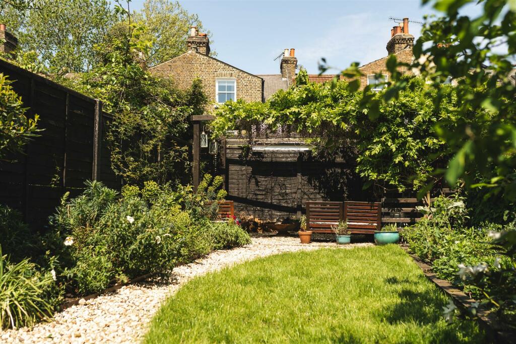 6a Median Road-8.jpg