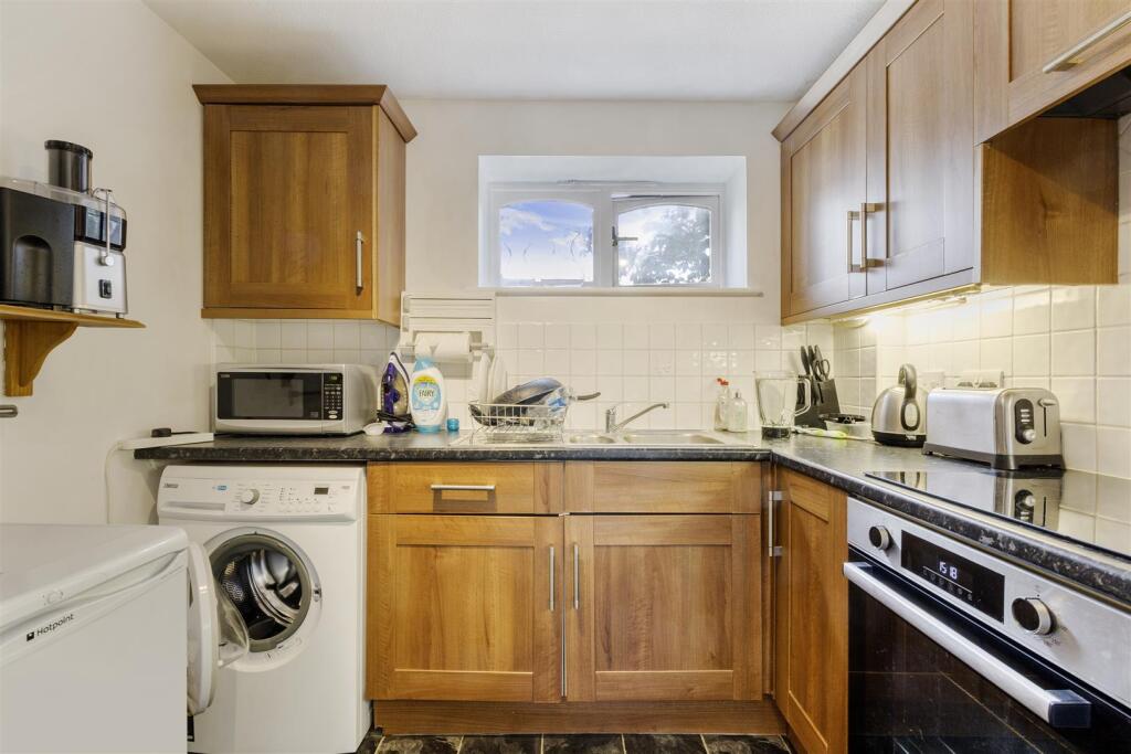 KITCHEN 2.jpg
