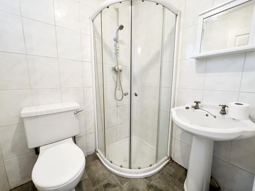 Shower Room.jpg