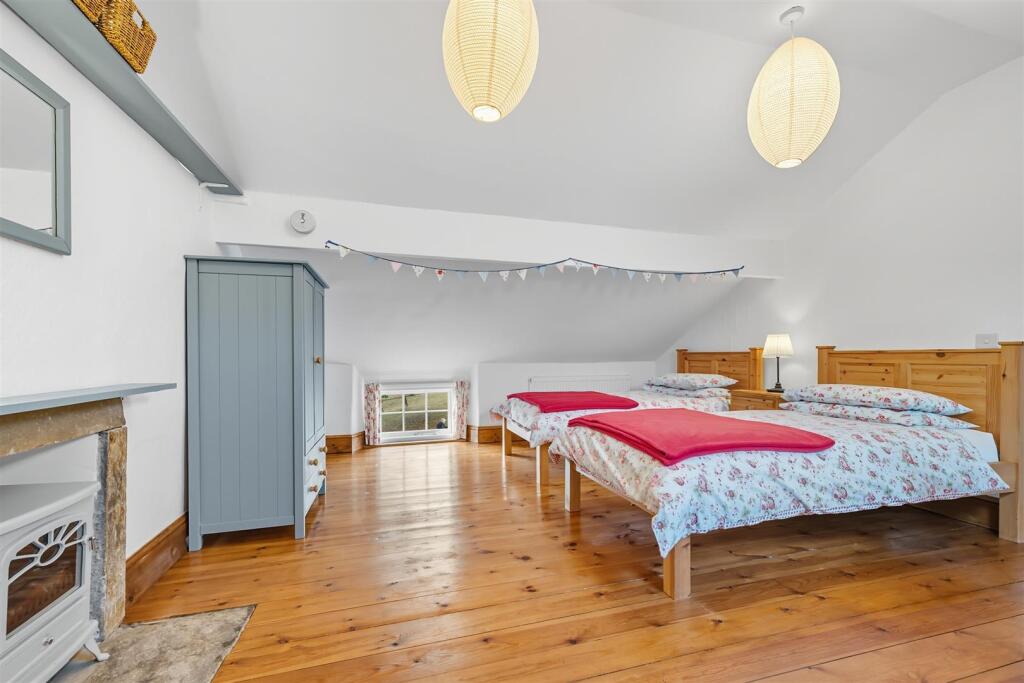 Saxton Mee Wainstones 404.jpg