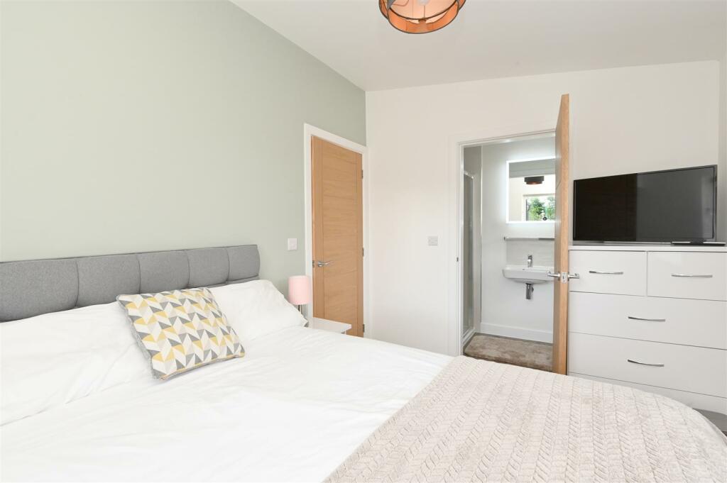 Bedroom 1 to en-suite.jpg