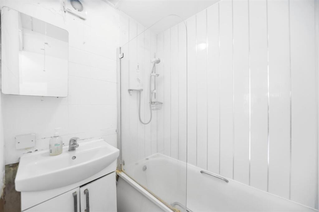 bathroom 2.jpg
