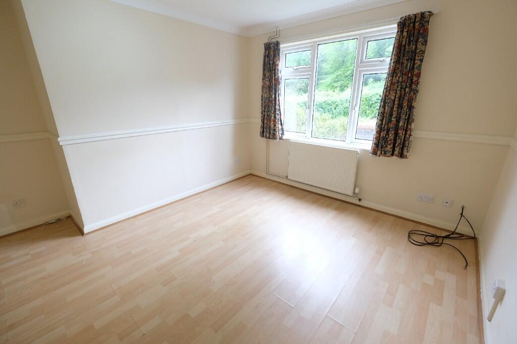 SITTING/DINING ROOM