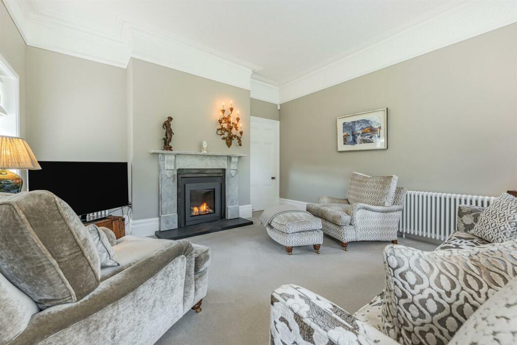 8507688-interior14.jpg