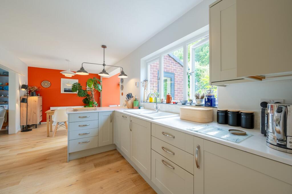 KITCHEN/DINER AND LOUNGE