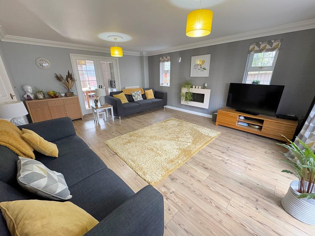 Living Room alt a...