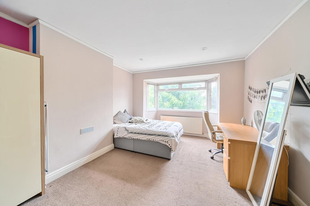 1299605-4-68373ee...