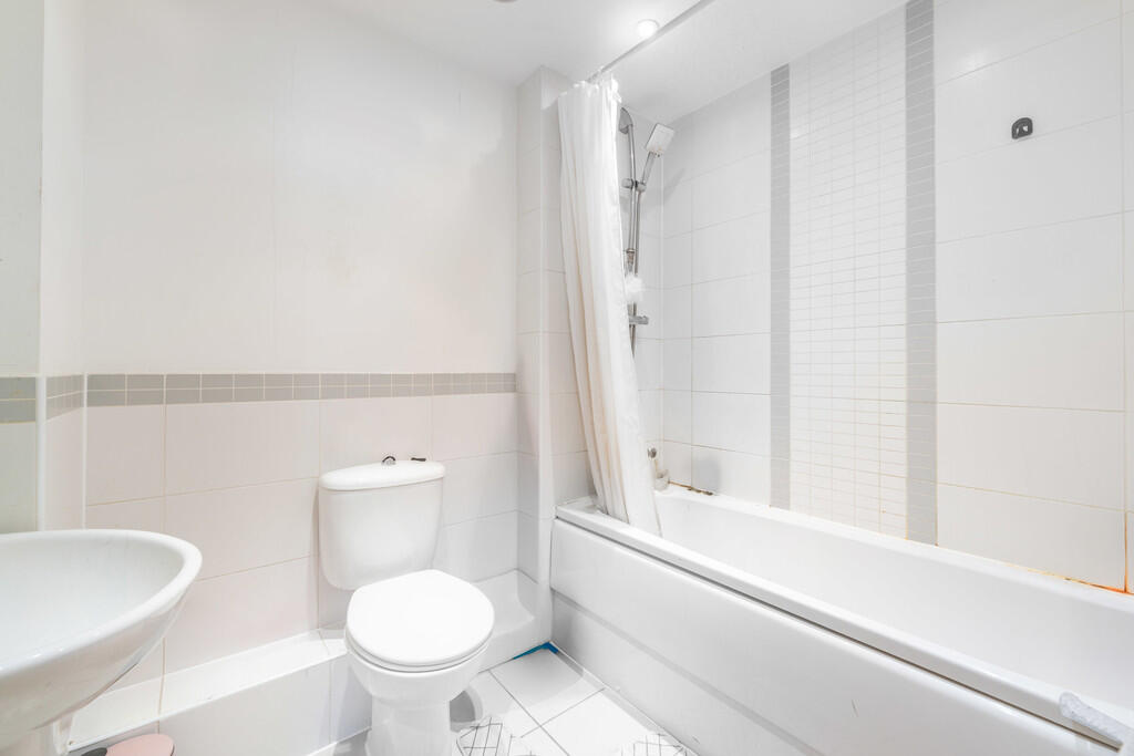 16 Greenbank Cour...