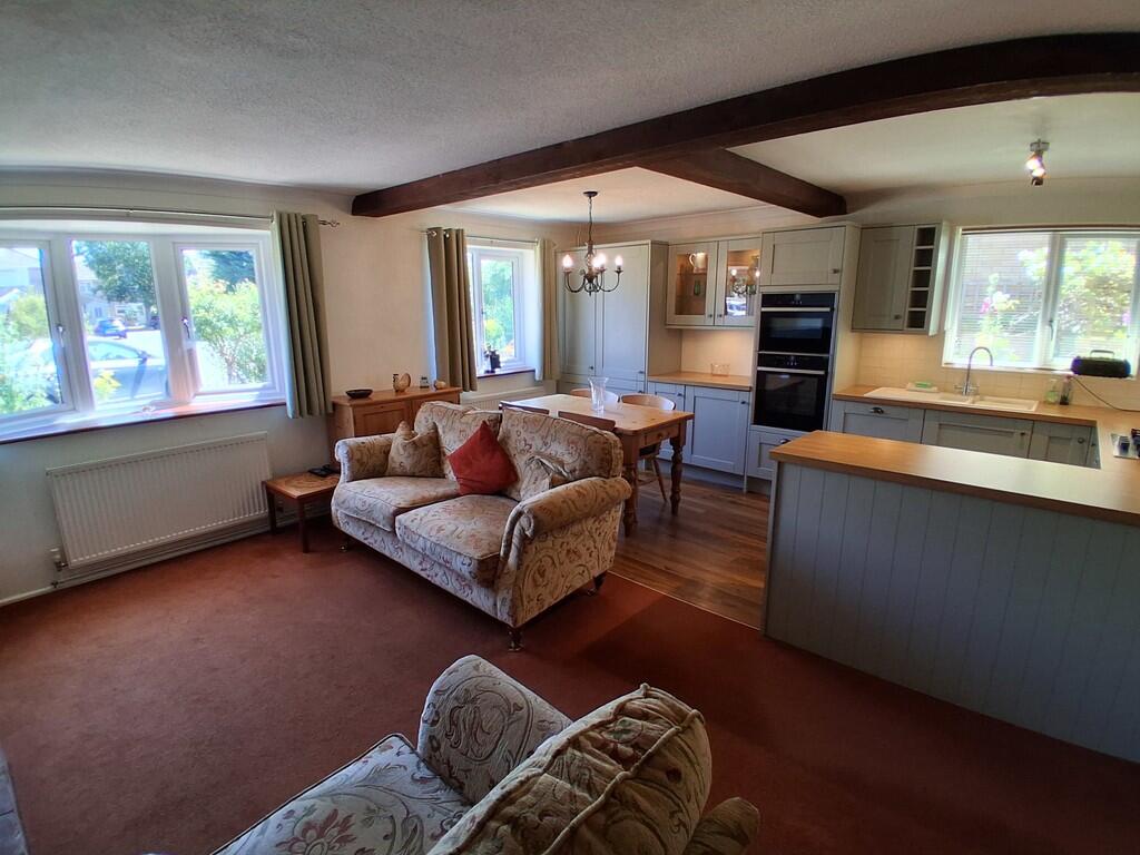 Living Room/Kitch...