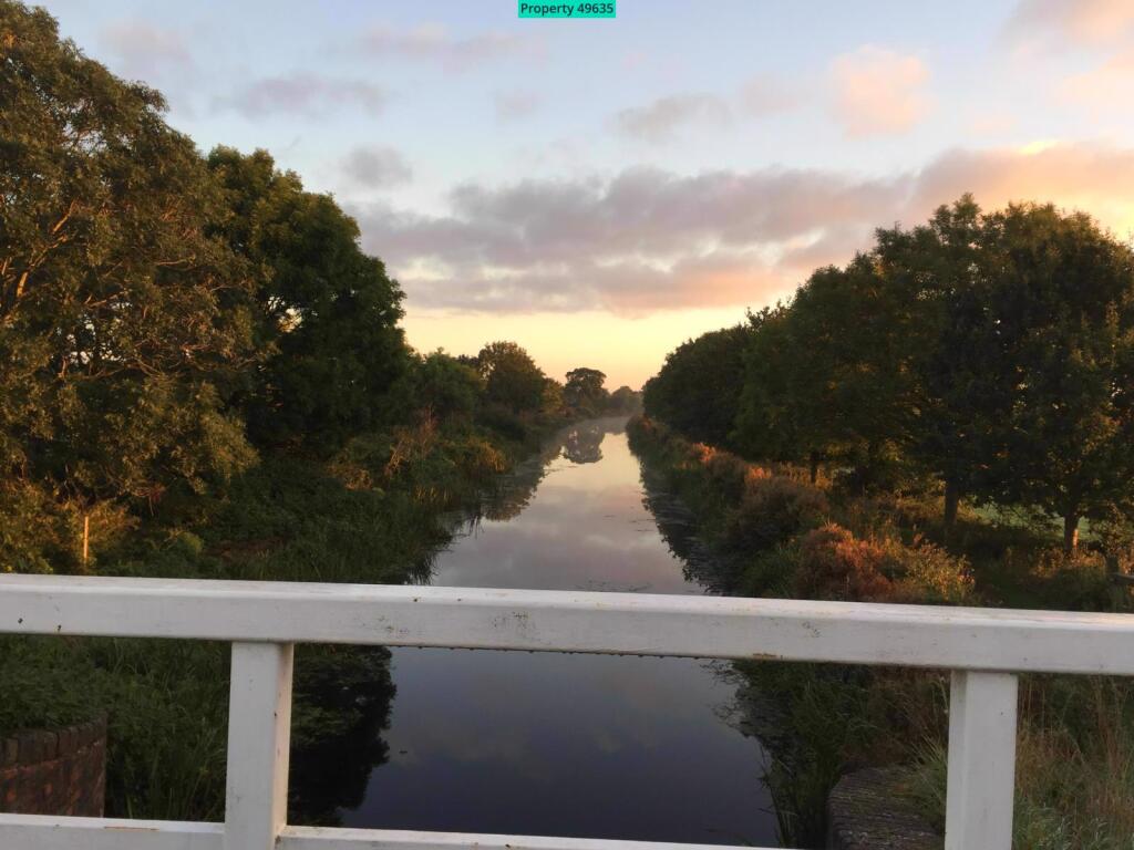 Close to Taunton and Bridgwater Canal