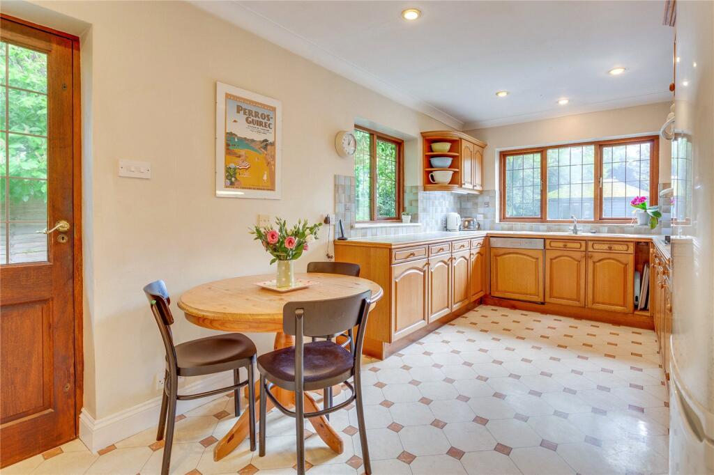 Kitchen/B'fast Room