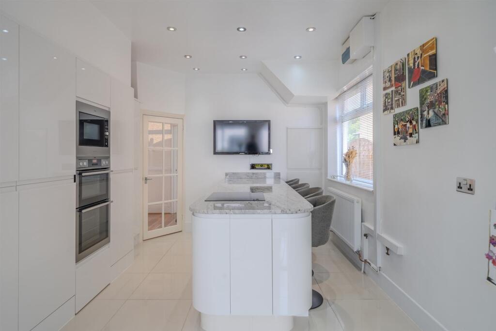 194 The Highway-24.jpg