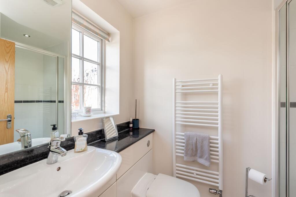 Bedroom 2 en suite
