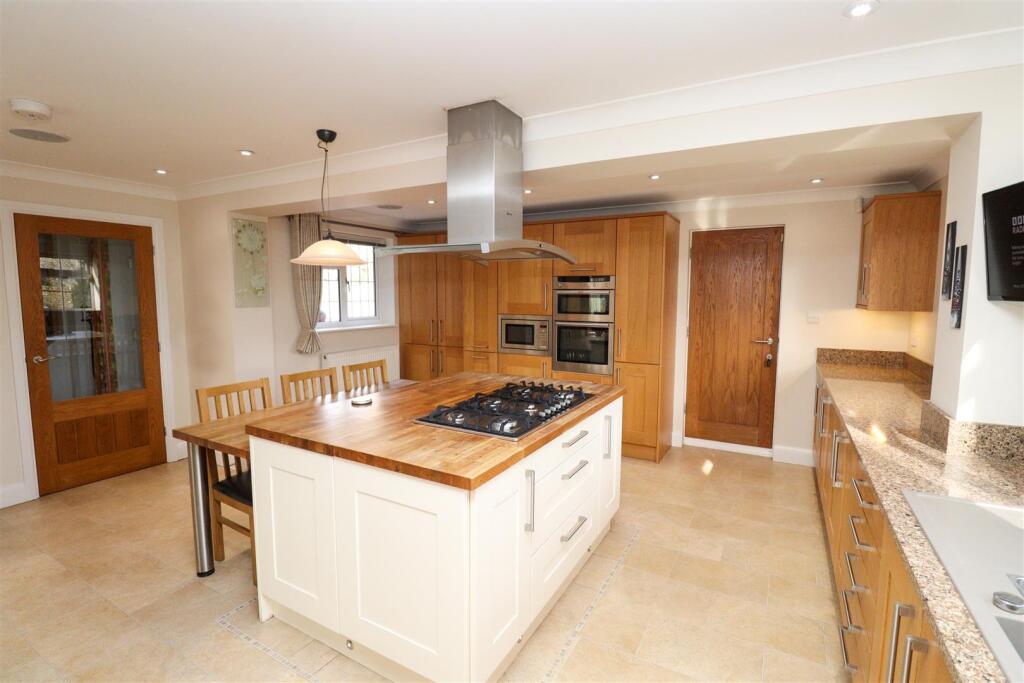 Kitchen/Breakfast Room