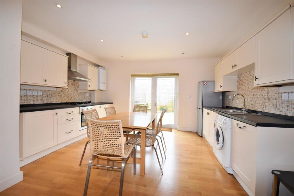 Kitchen  Breakfast Area.JPG
