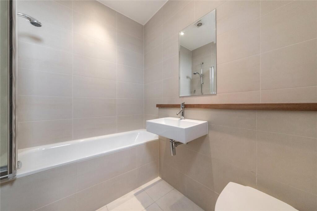 En-Suite Bathroom 3