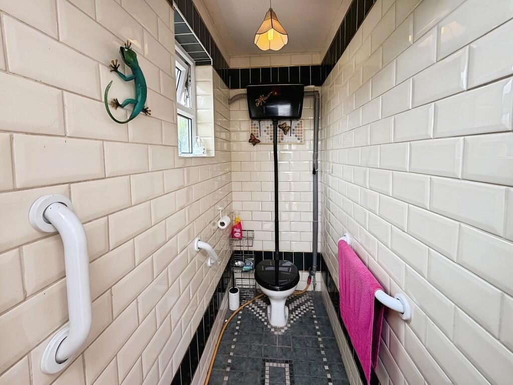 98f54ecb-WhatsApp...