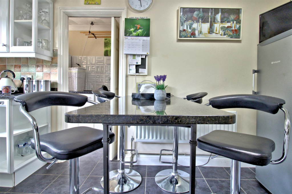 Breakfast bar
