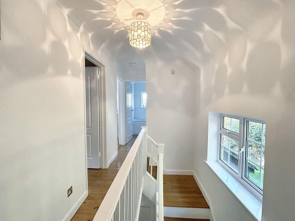 FIRST FLOOR LANDING