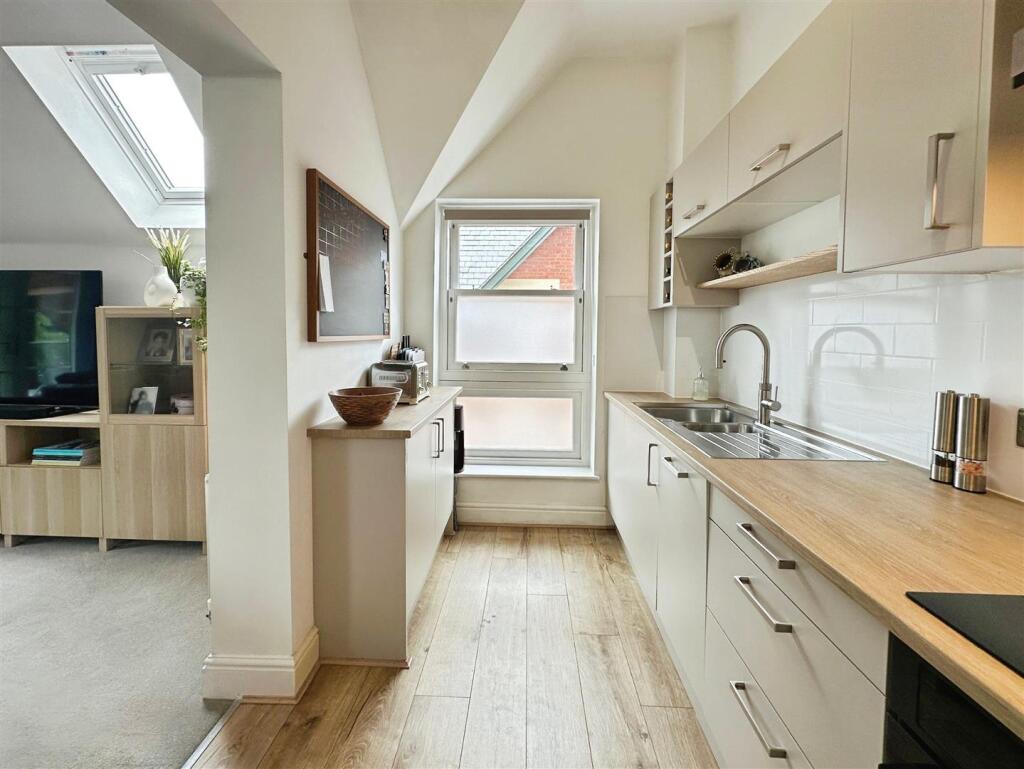 e40c0f86--490A-8C7B-3B58013409CE-20060-000005DE930