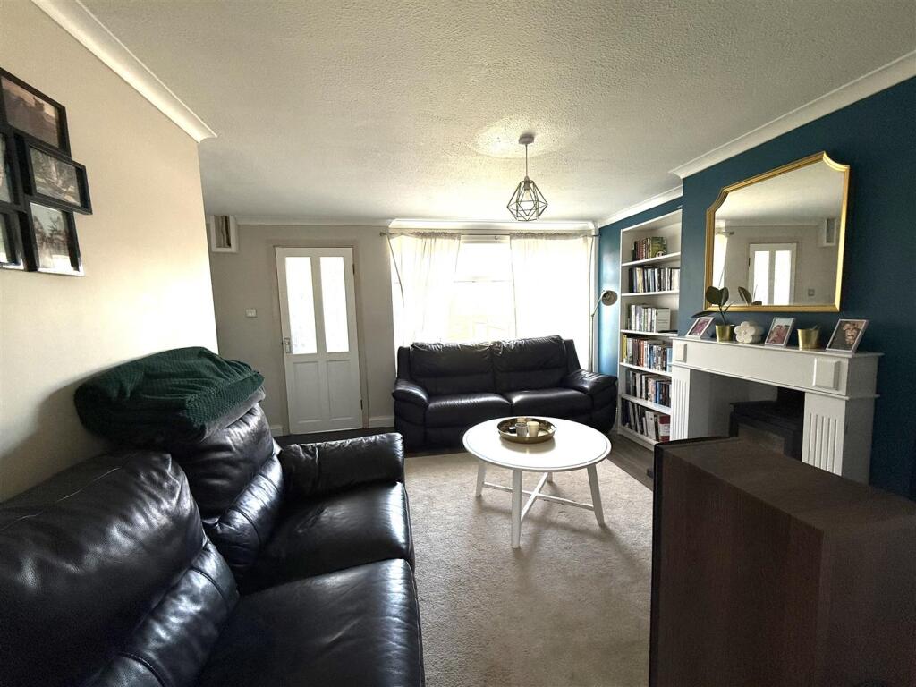 37 campbell close lounge.jpeg