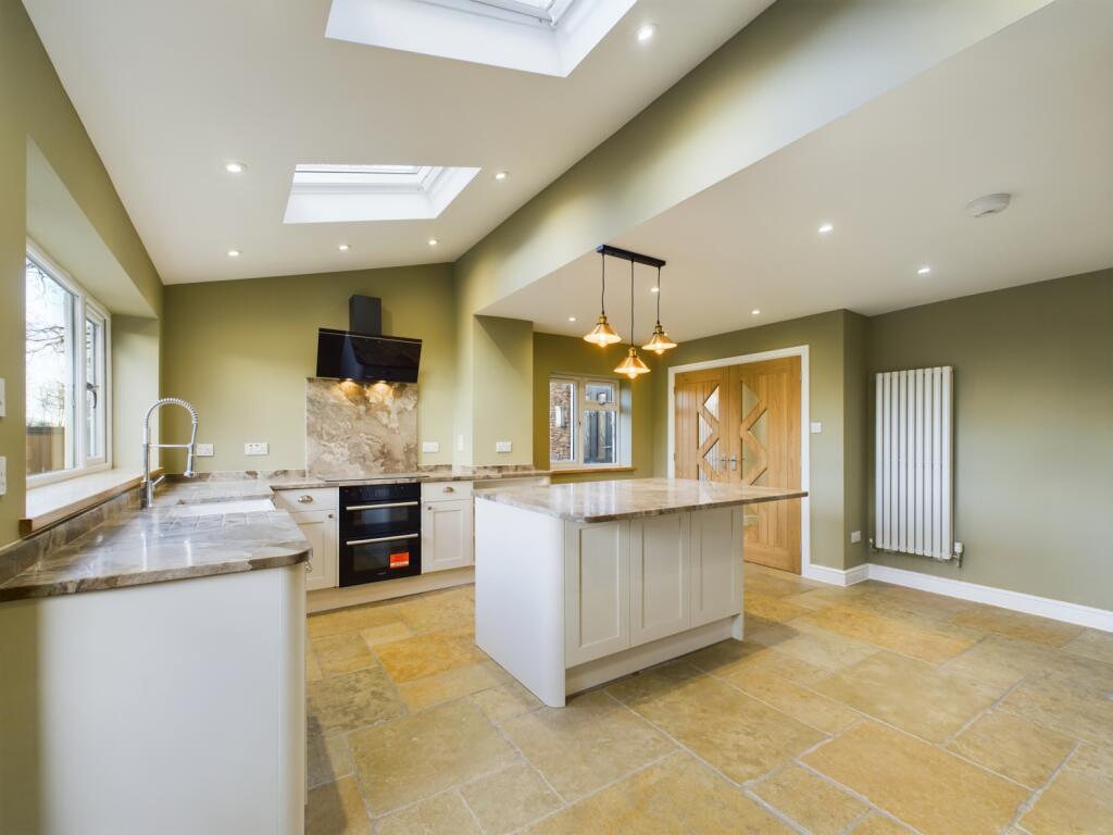 CAM02023G0-PR0113-STILL012