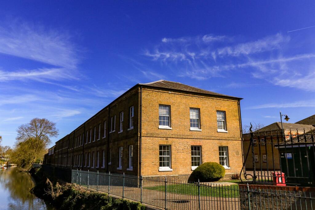 Flat 1 James Lee Square-5.jpg