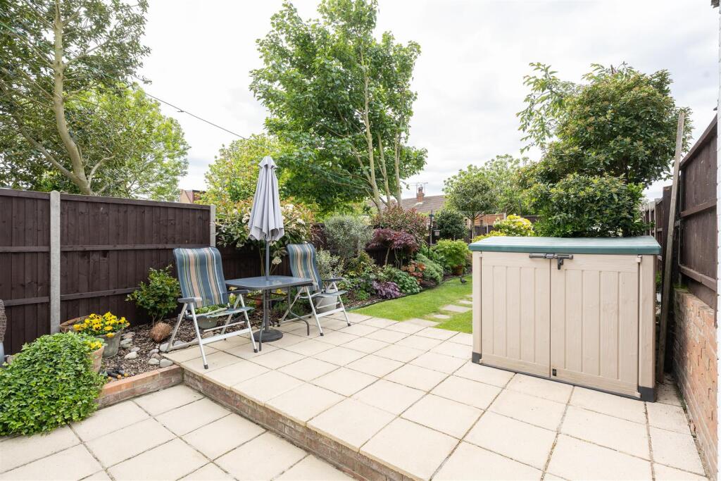 Greenstead Avenue, IG8