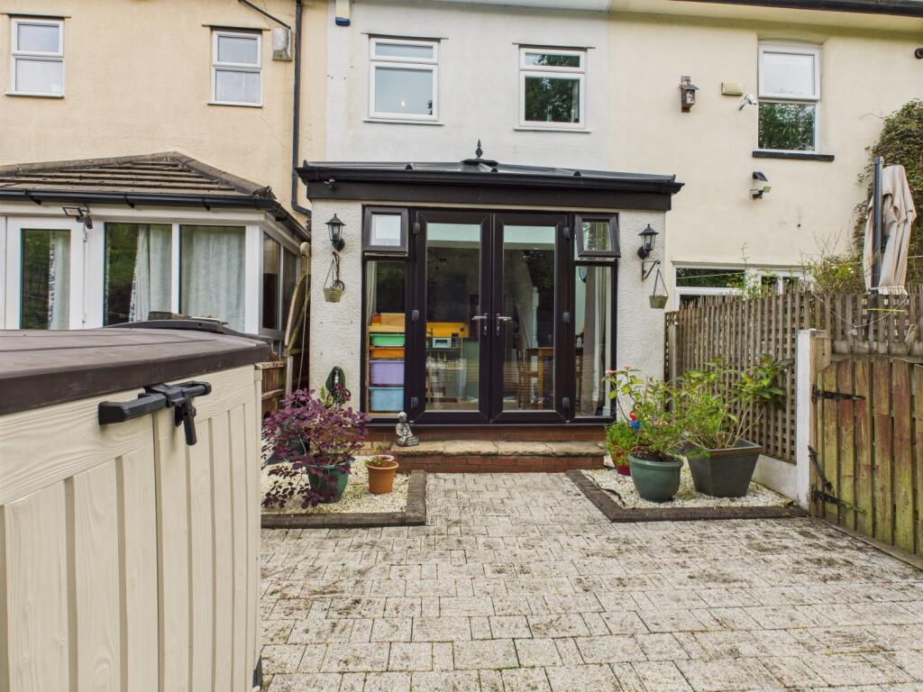 CAM03729G0-PR0080-STILL034