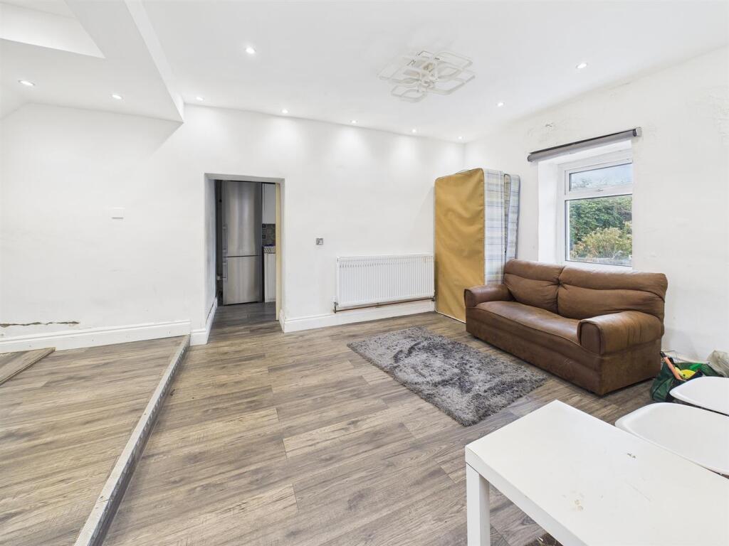 6 - Station Road, Yate.jpg