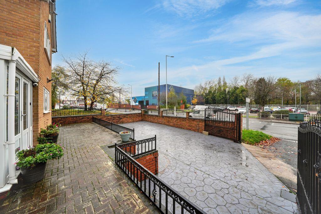 FRONT DRIVEWAY
