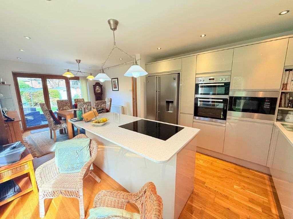 LIVING KITCHEN
