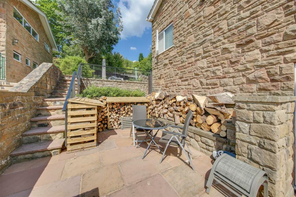 18 Side Patio.jpg