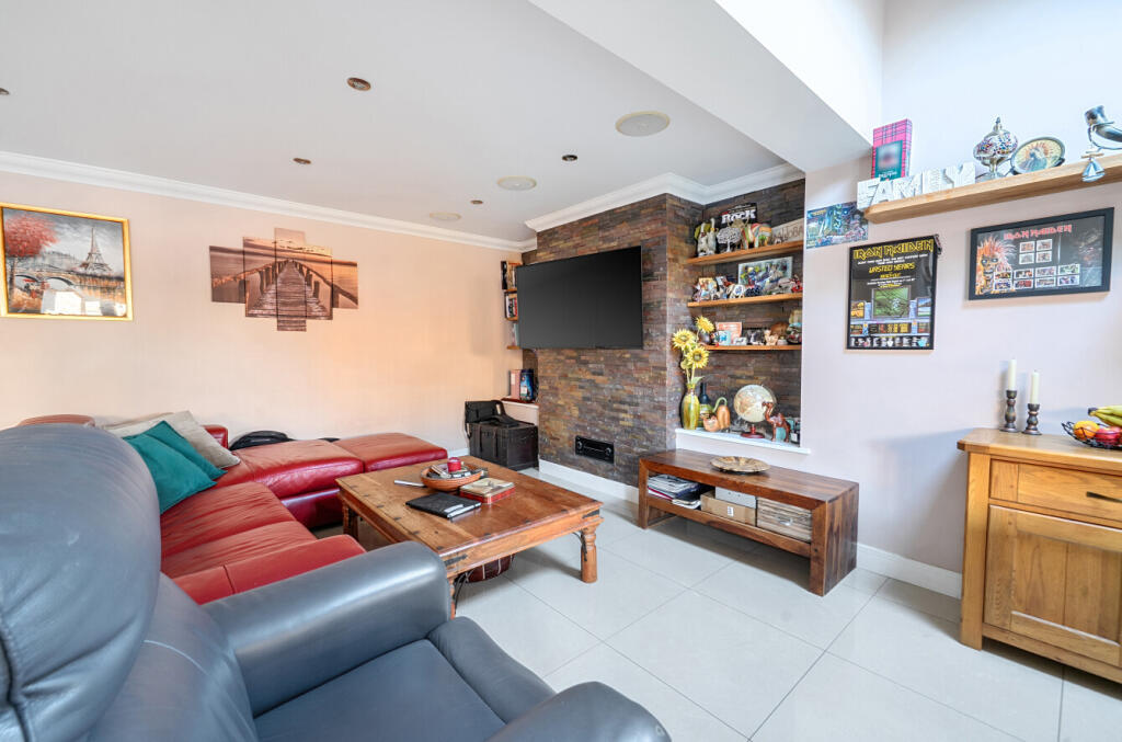 1396044-3-695e4c8...